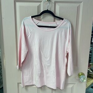 Women’s size extra large hangs T-shirt three-quarter length sleeve nwot
